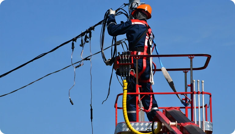 03. Solutions de connecteurs de lignes a&eacute;riennes et de raccords &eacute;lectriques